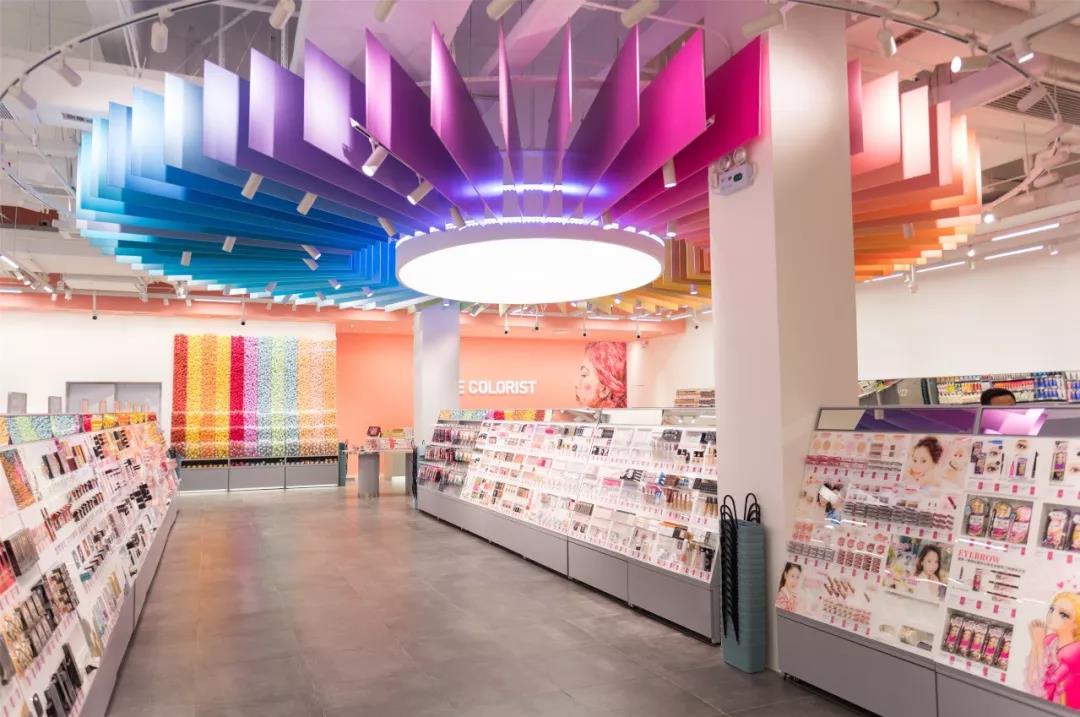 纯彩妆集合店&ldquo;THE COLORIST调色师&rdquo;，和潮玩集合店X11。